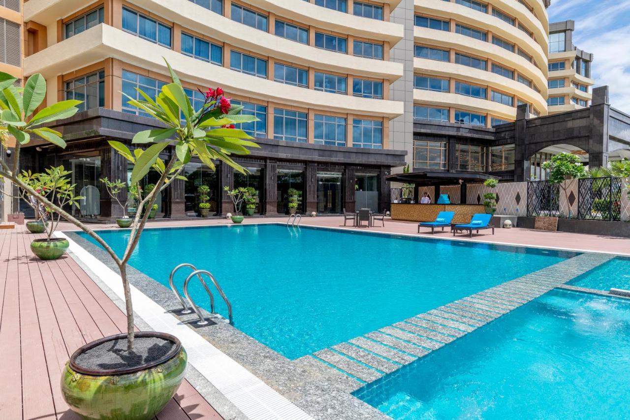 Grand Mercure Yangon Golden Empire Экстерьер фото